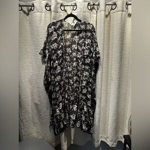 4 for $10!!! Lauren Conrad Floral Cover up- One Size Floral Kimono